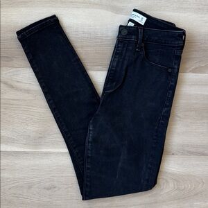 A&F - Curve Love The Super Skinny High Rise Jeans